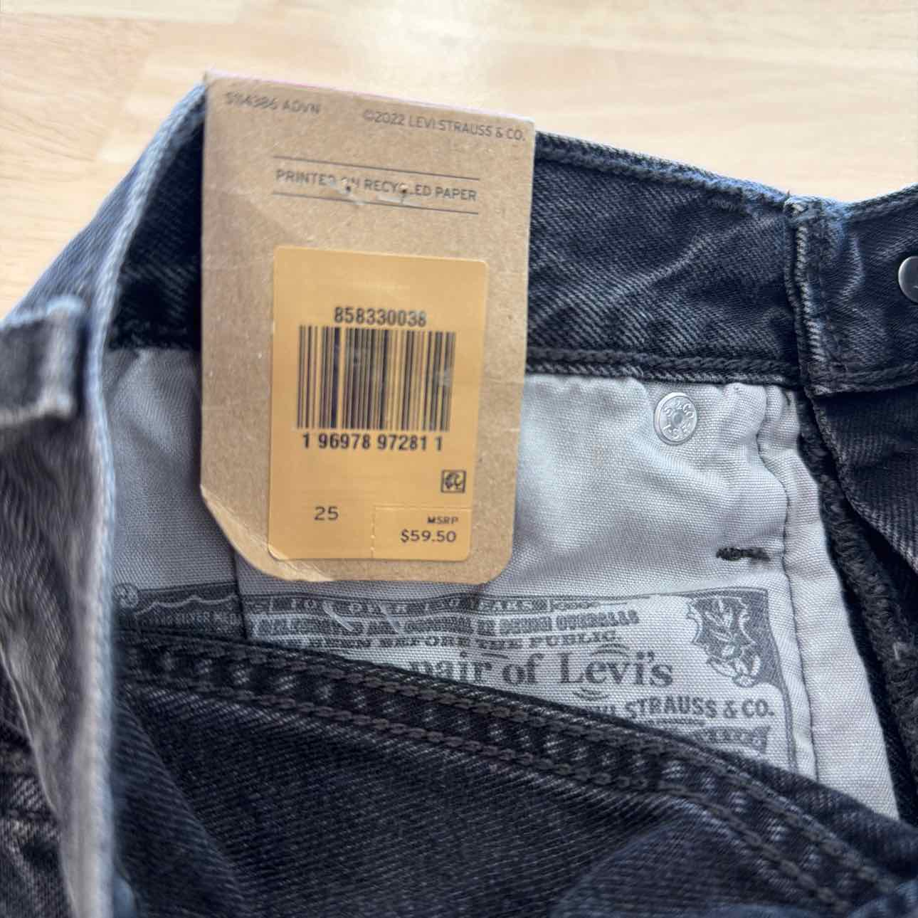 Levi's Women Size 31 Black New Shorts