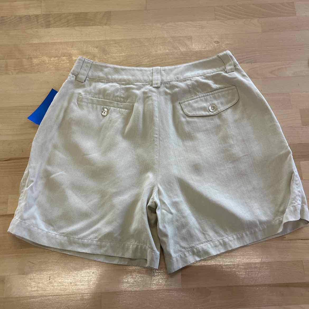 Tommy Bahama Women Size 4 Beige Preloved Shorts