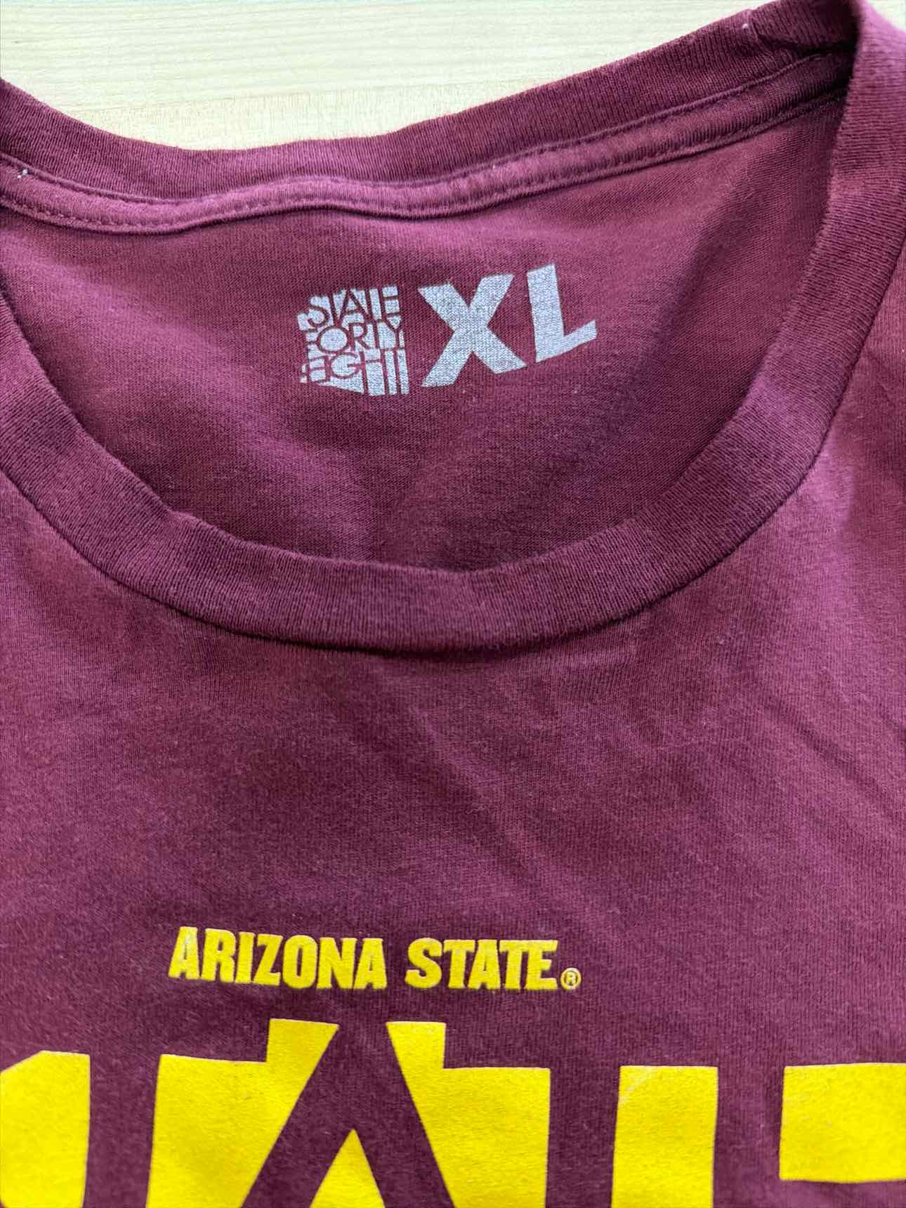 State Forty Eight Size XL Burgandy T-shirt