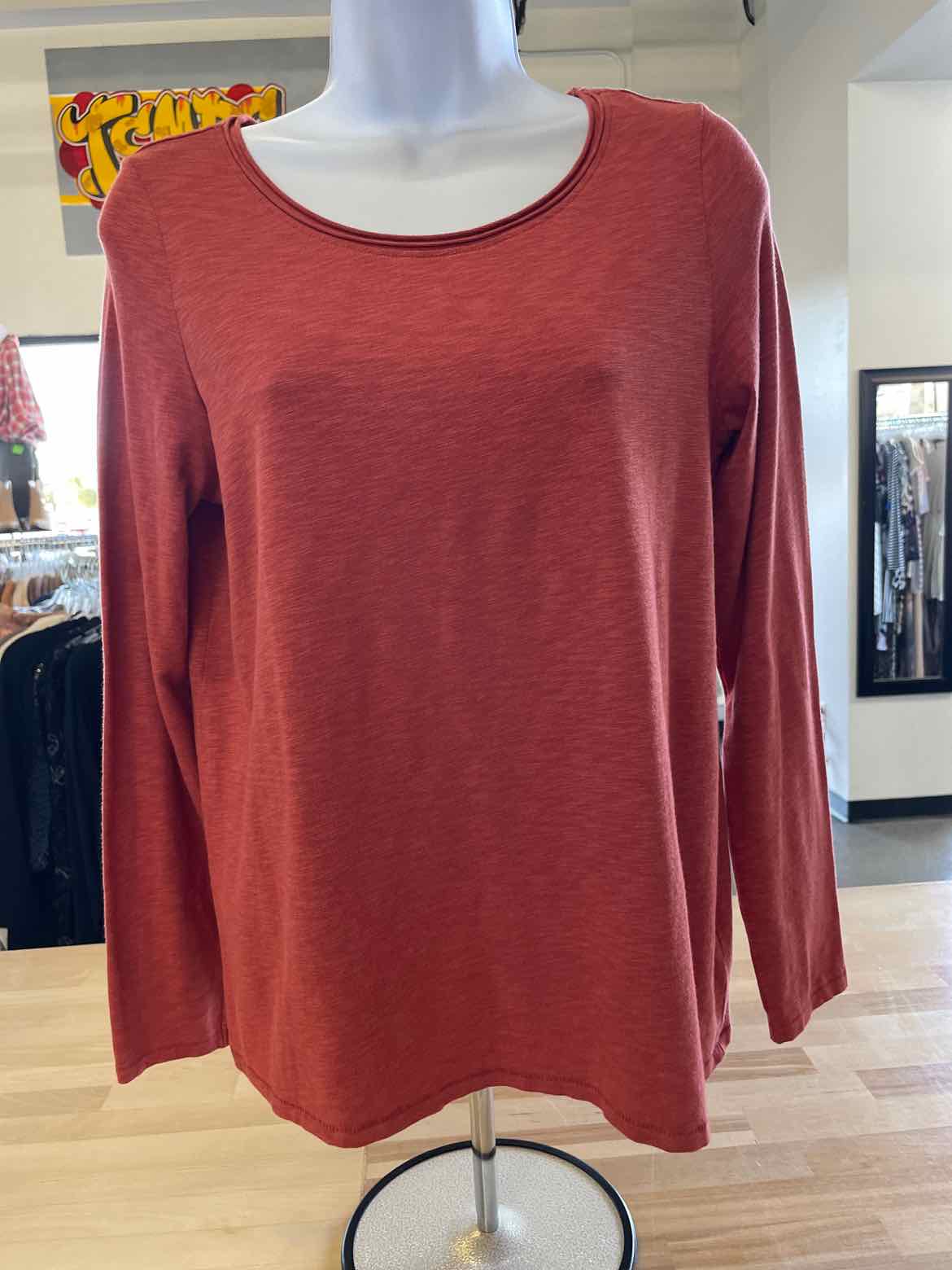 Artisan NY Size M Red Shirt