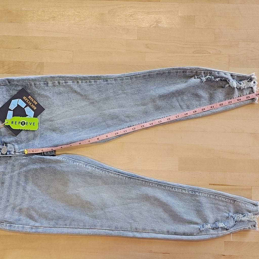 Indigo Rein Juniors' Mid Rise Button Fly Distressed Cropped Curvy Jeans - 5