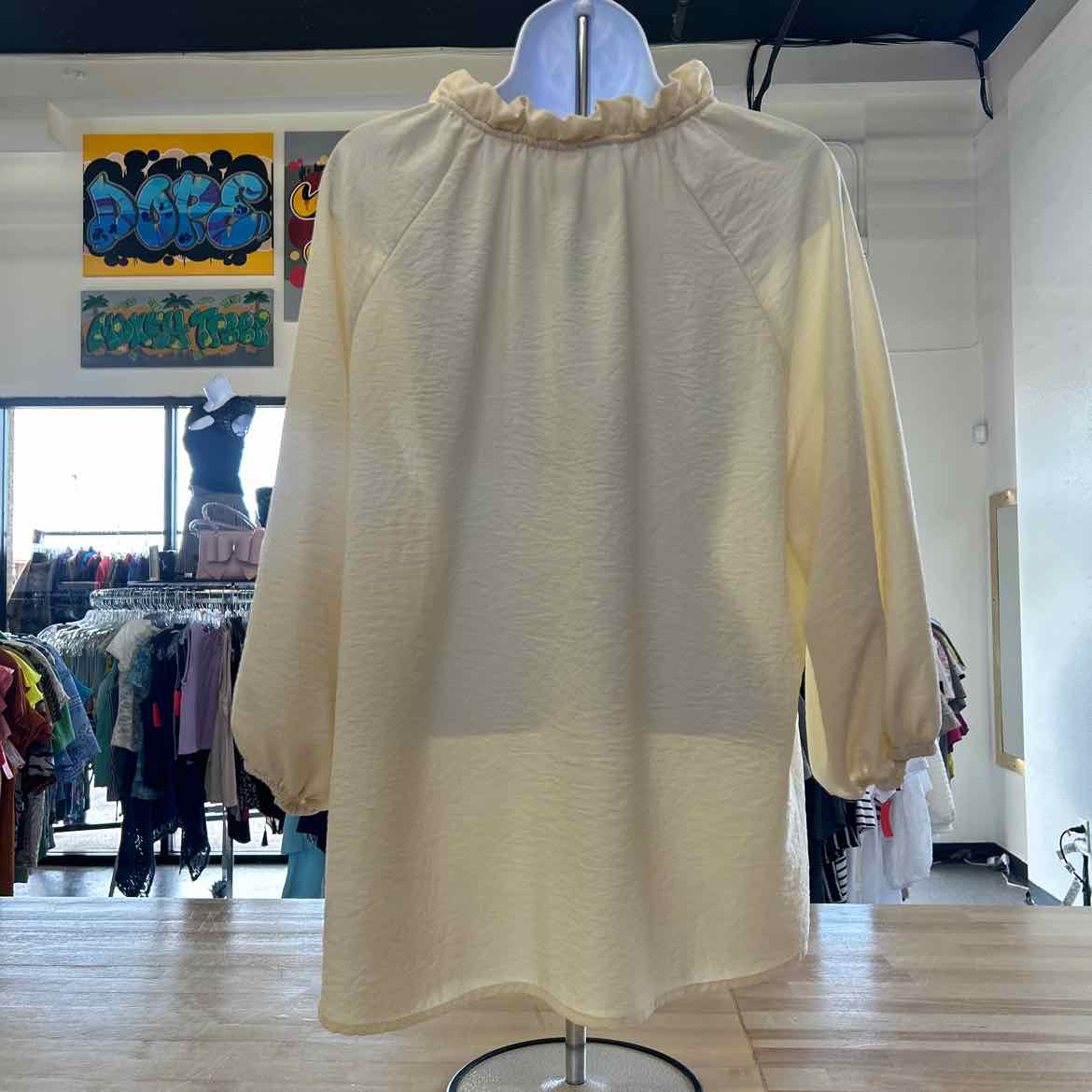 NY Collection Size 1X Cream Preloved Blouse LS