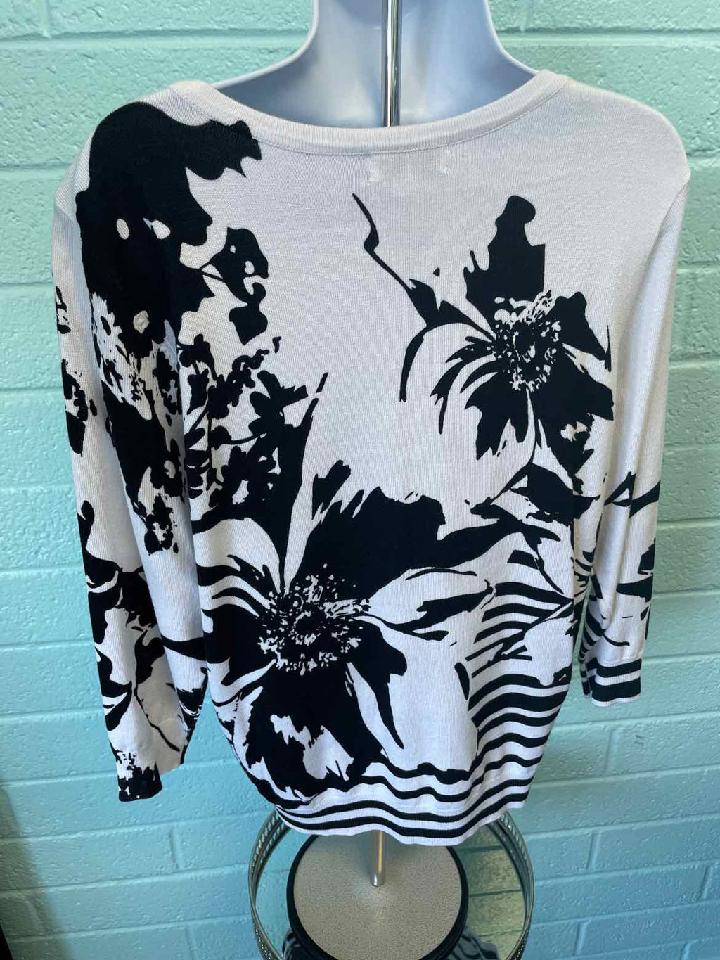 Joseph A Size XL White & Black Cardigan