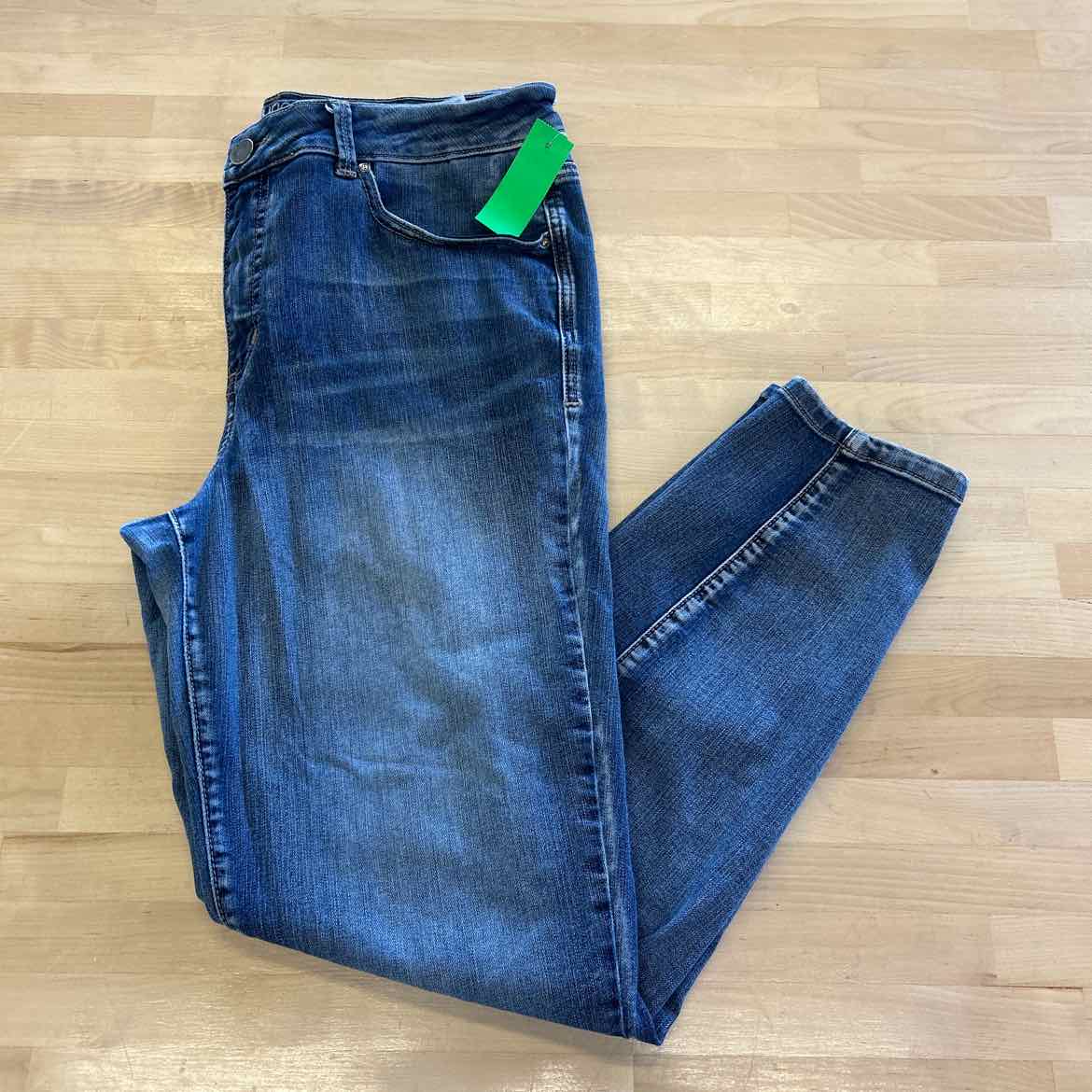 Maurices Size 16 Blue Denim Preloved Jeans