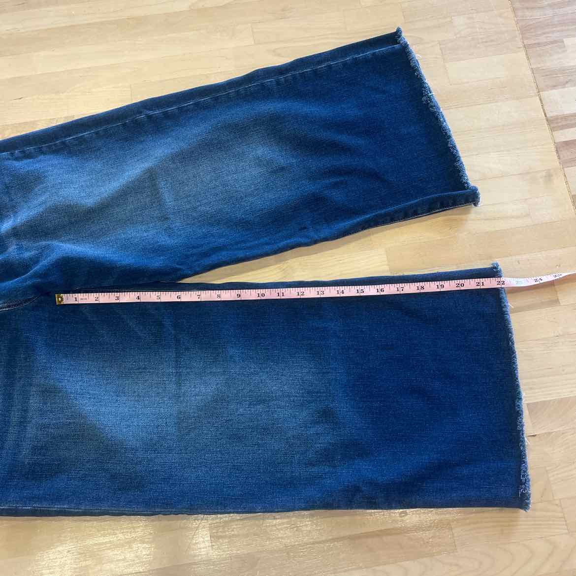 Kut from the Kloth Size 8 Blue Denim Preloved Capris
