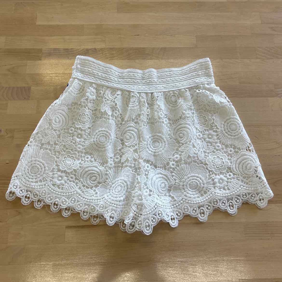 AZ Size L/XL White Shorts