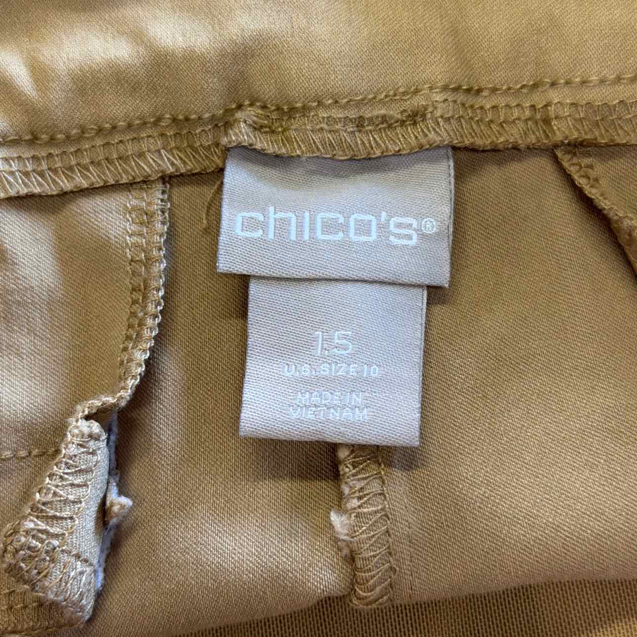 Chico's Size 1.50 (10) Khaki Preloved Shorts