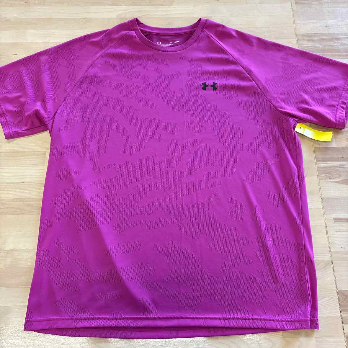 Under Armour Size XL Pink T-shirt