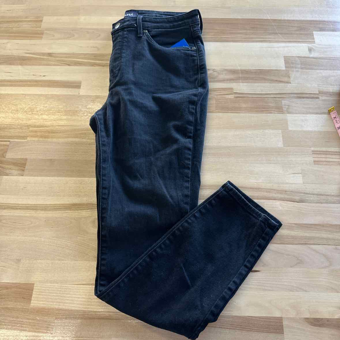 NYDJ Size 6 Black Jeans