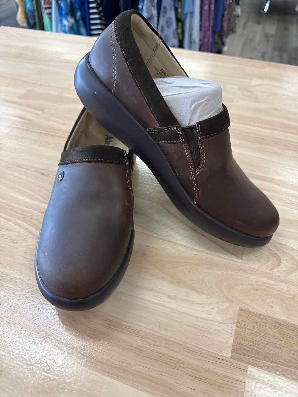 Alegria Size 10.5 Brown Leather New Clogs
