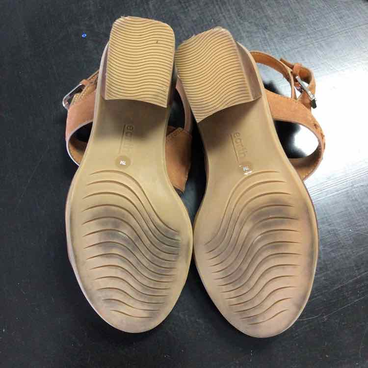 Earth Shoe Size 7 Tan Leather Black Heel  Buckle Strap Sandals