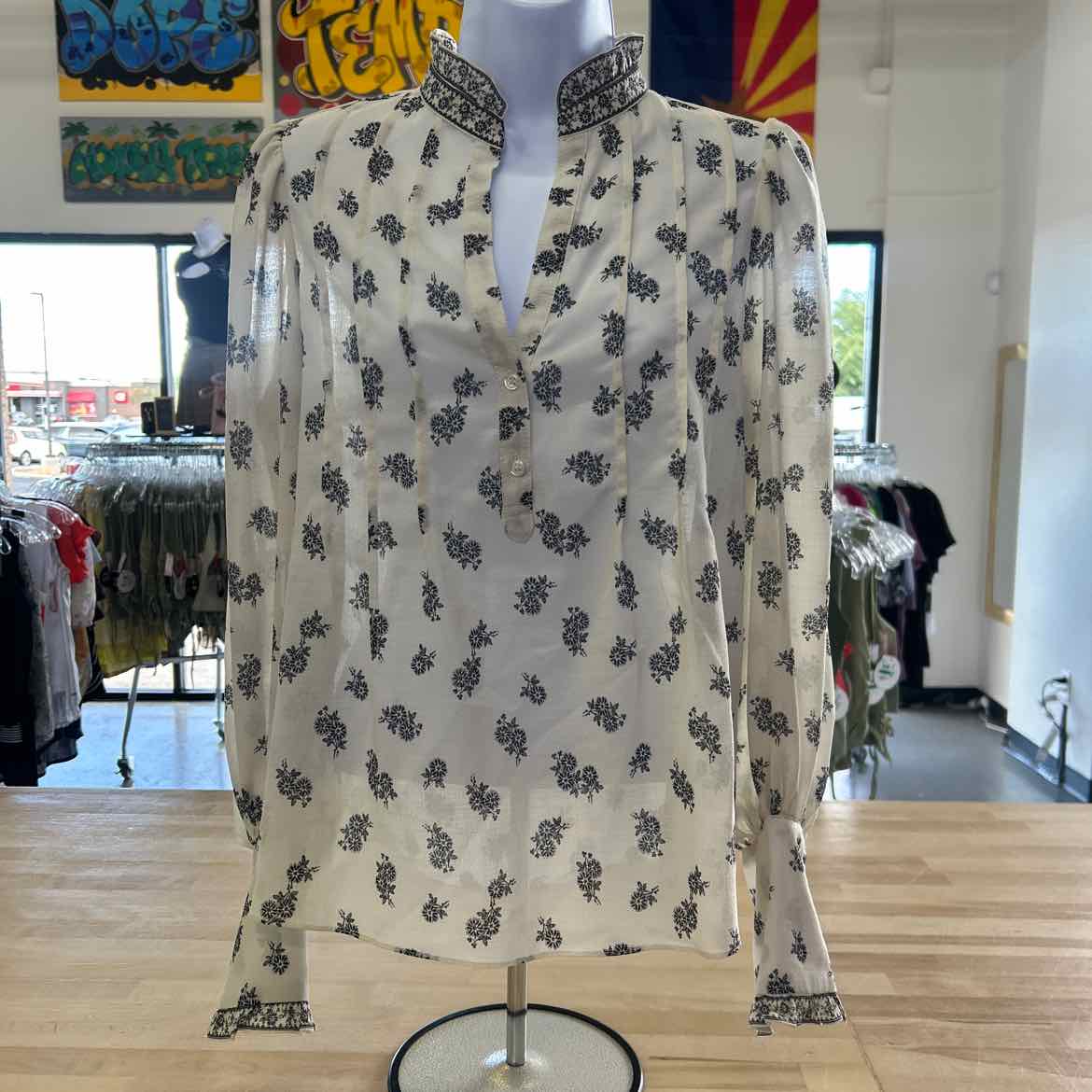 Max Studio Size XS White Preloved Blouse LS