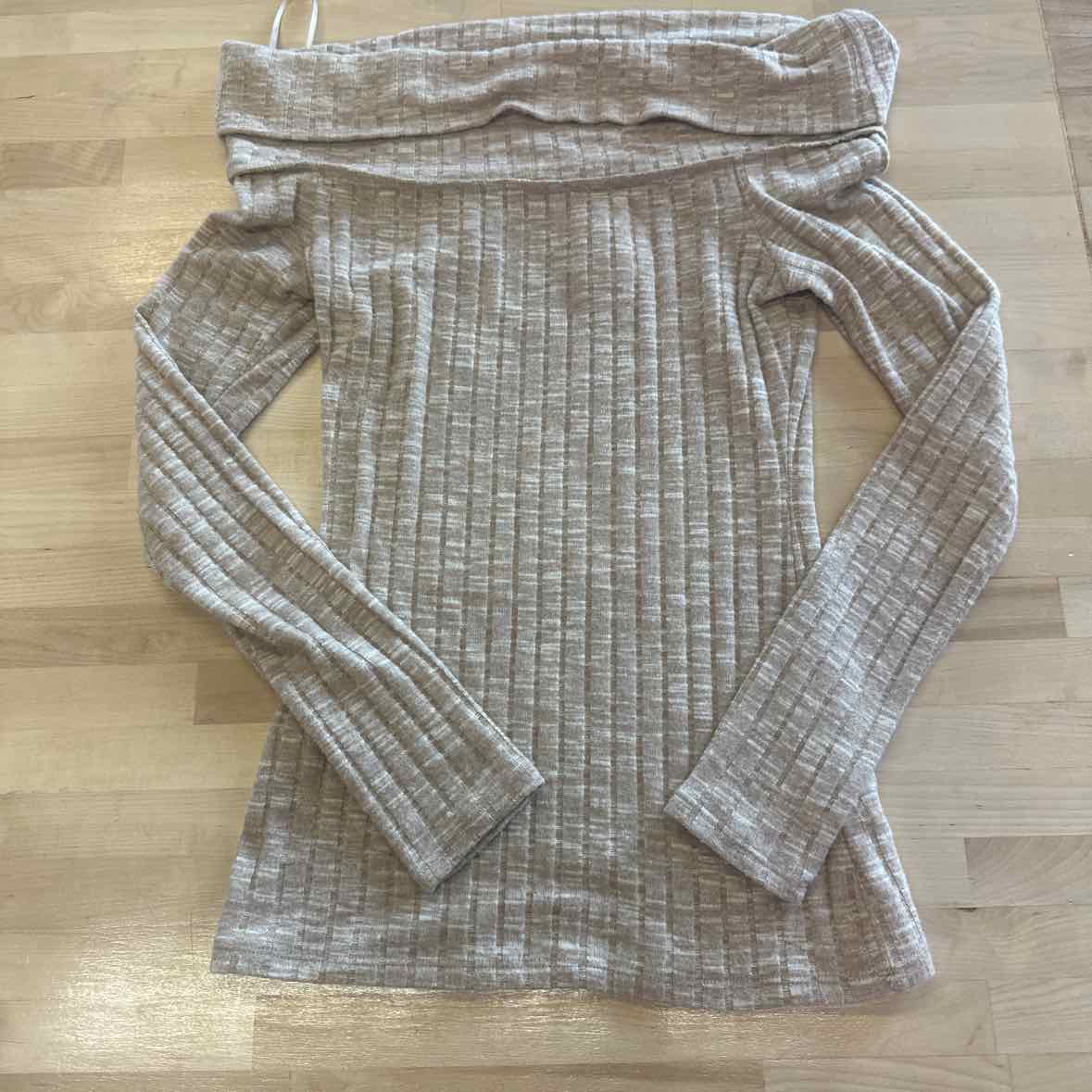 Guess Size XS Tan Sweater