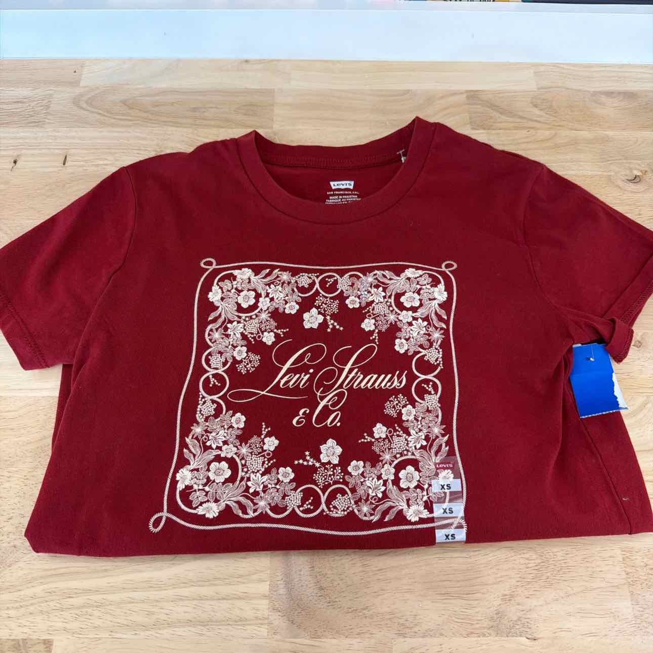 Levi's Size XS Perfect Graphic Logo Cotton T-shir