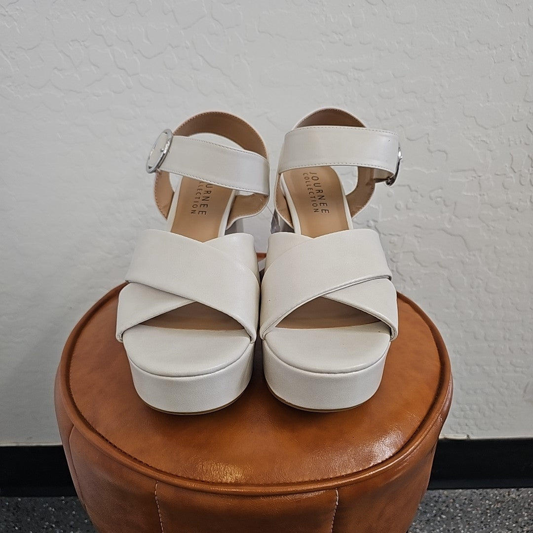Journee Collection Shoe Size 8.5 White Heels