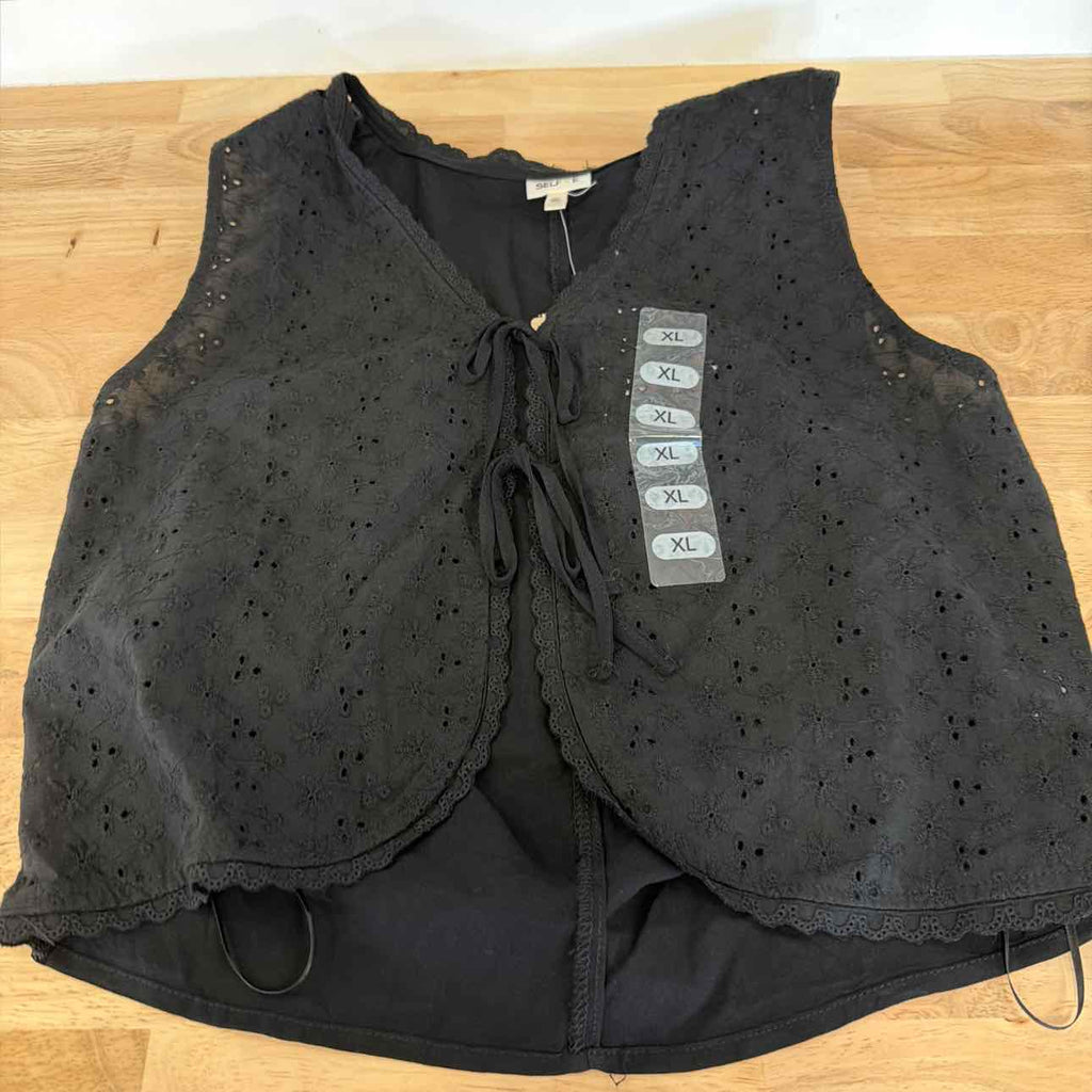 Self Esteem Juniors' Eyelet V-Neck Tie-Front Vest - Black