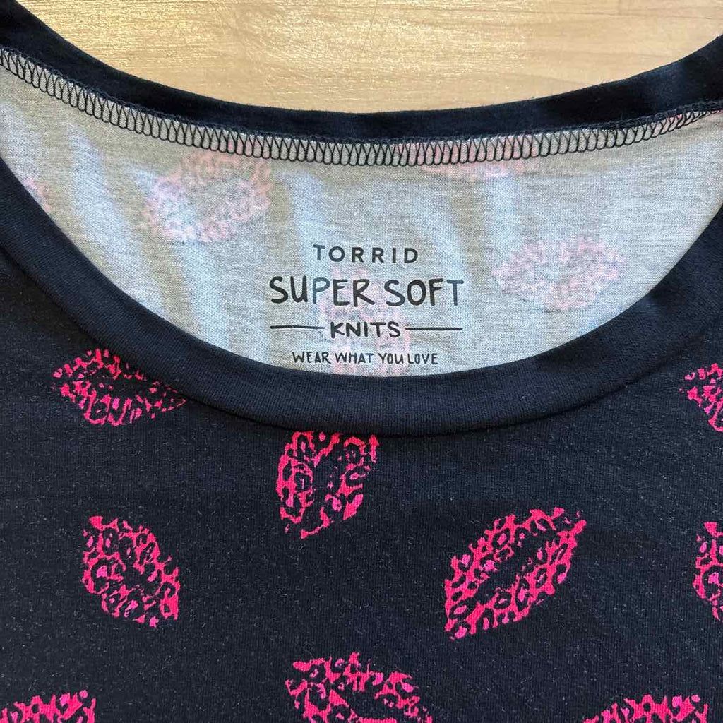 Torrid Size 1 Black & Pink Longsleeve