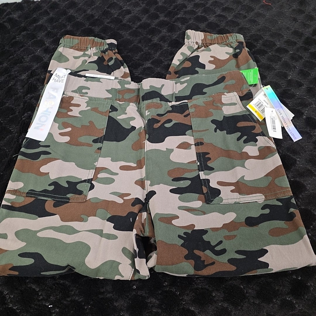 TINSELTOWN Size M Green Pants