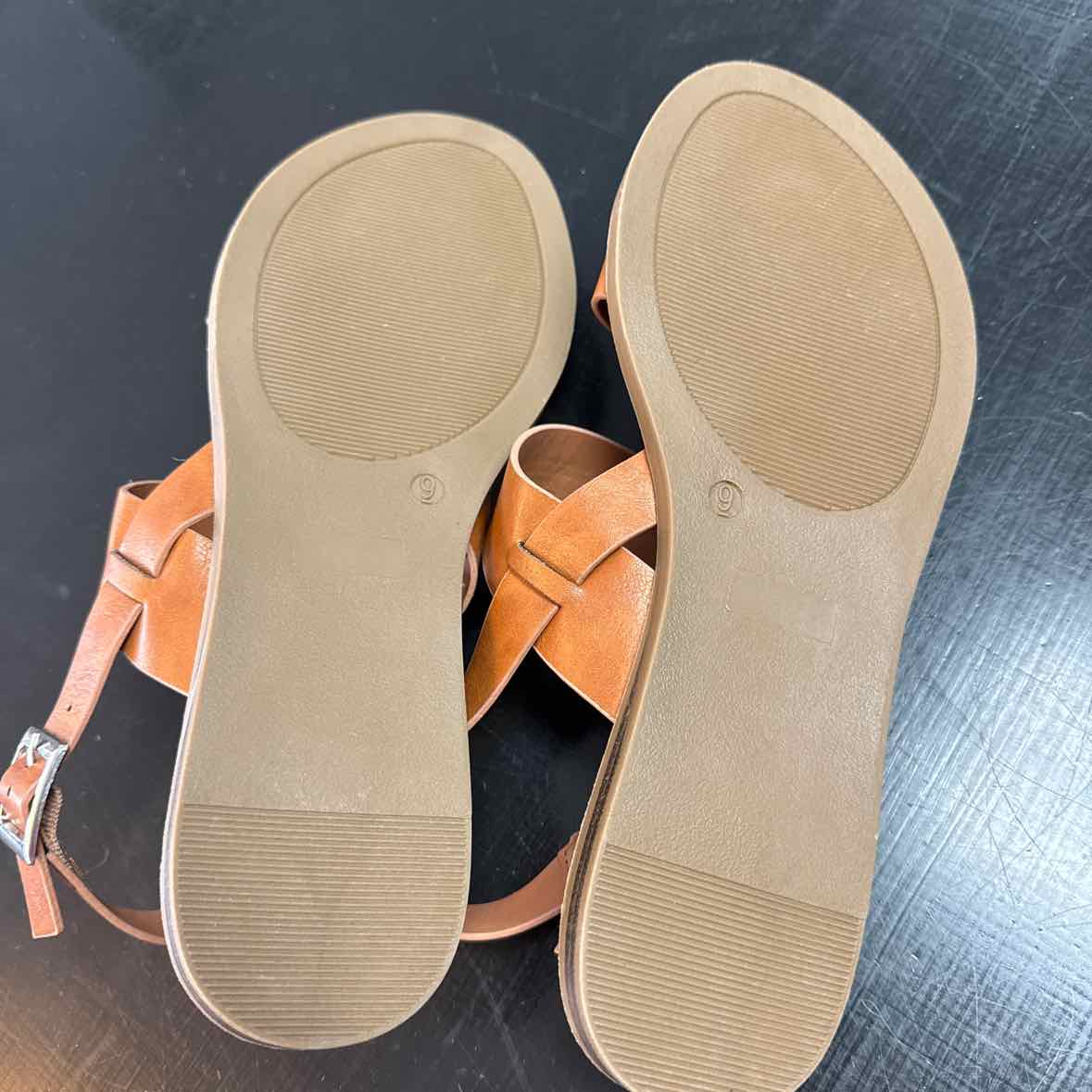 Journee Size 9 Wide Womens Lavine Slingback Strap Flat Sandals Tan