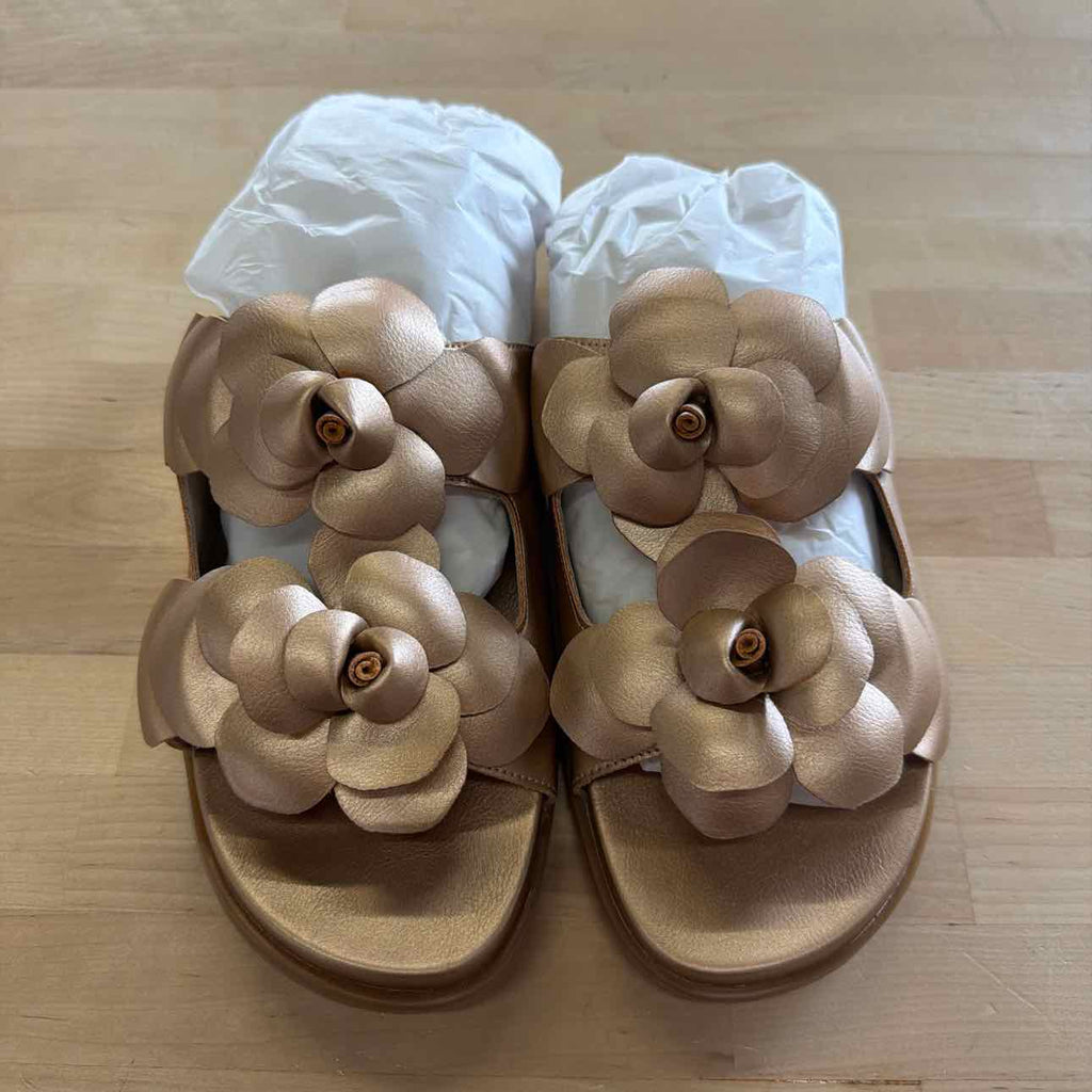 Isaac Mizrahi Size 10 Gold New Sandals