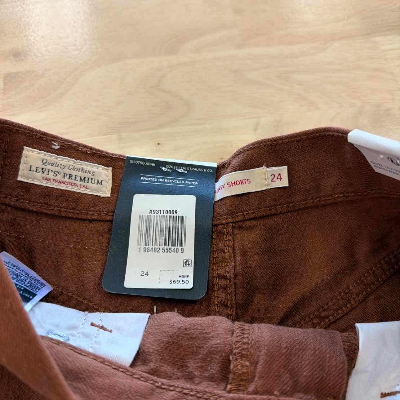 Levi's Women Size 24 Brown New Shorts