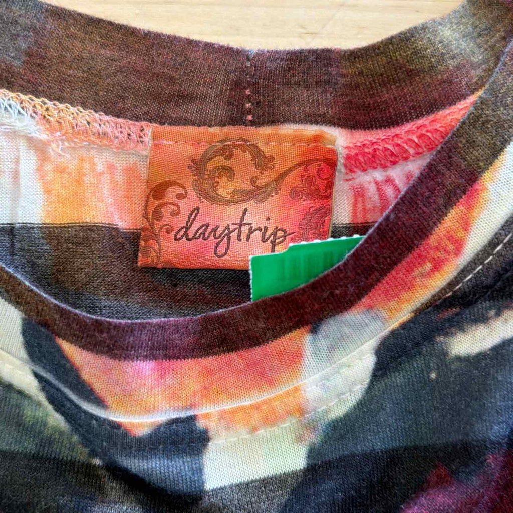 Daytrip Size S Multi-Color Preloved T-Shirt SS