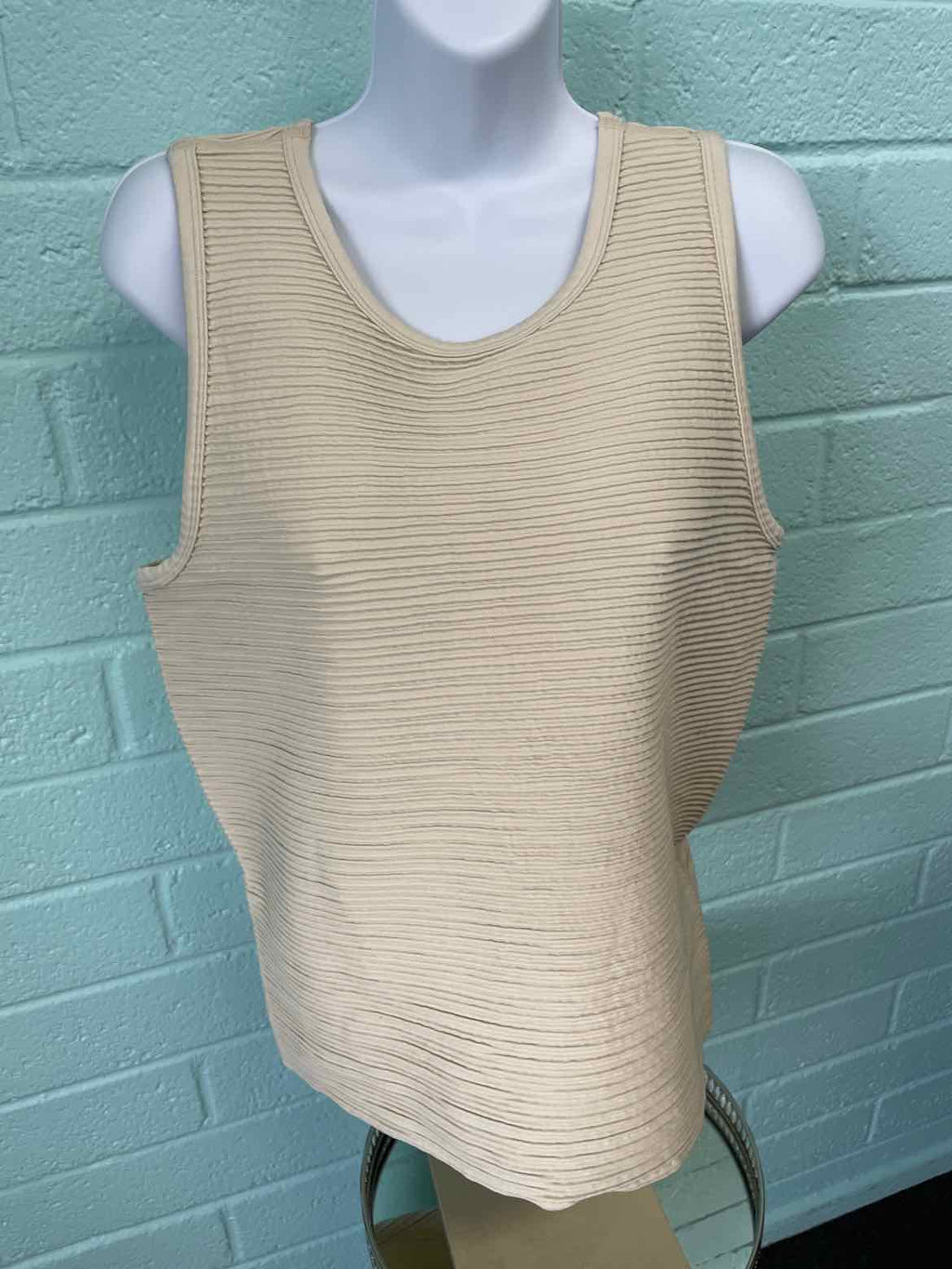 DKNY Size L Tan Tank