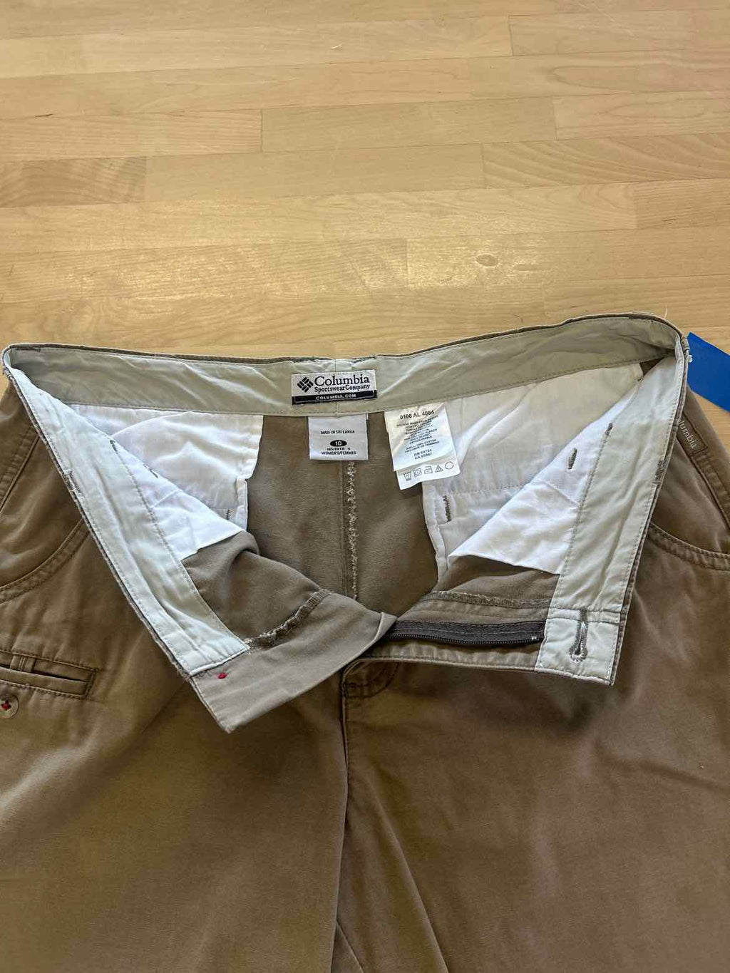 Columbia Women Size 10 Tan Preloved Shorts