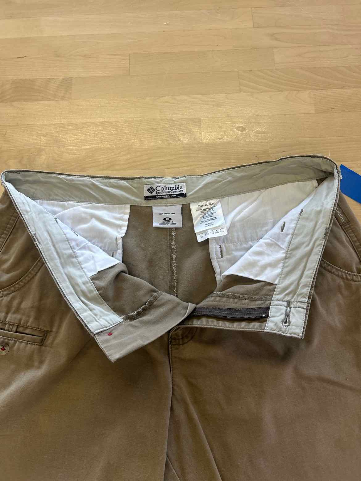 Columbia Women Size 10 Tan Preloved Shorts