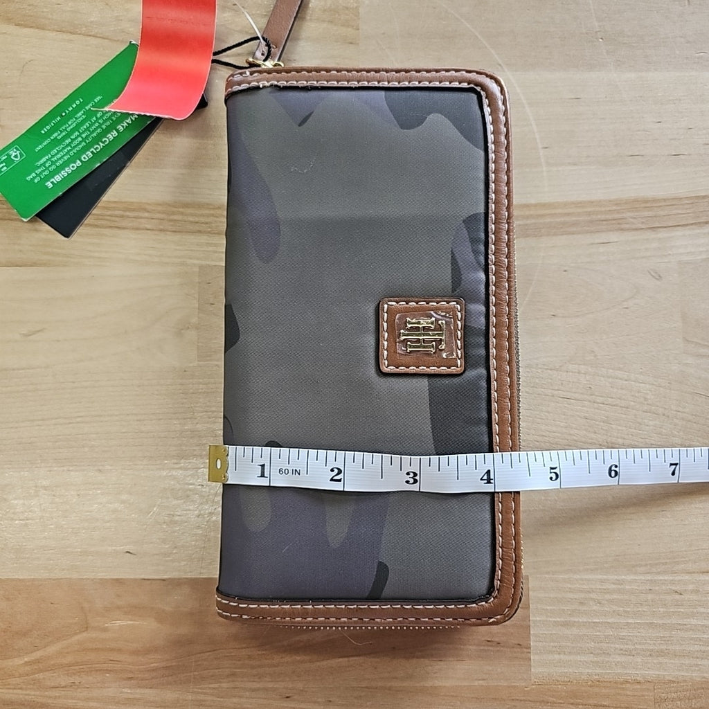 Tommy Hilfiger Julia Solid Nylon Zip Wallet