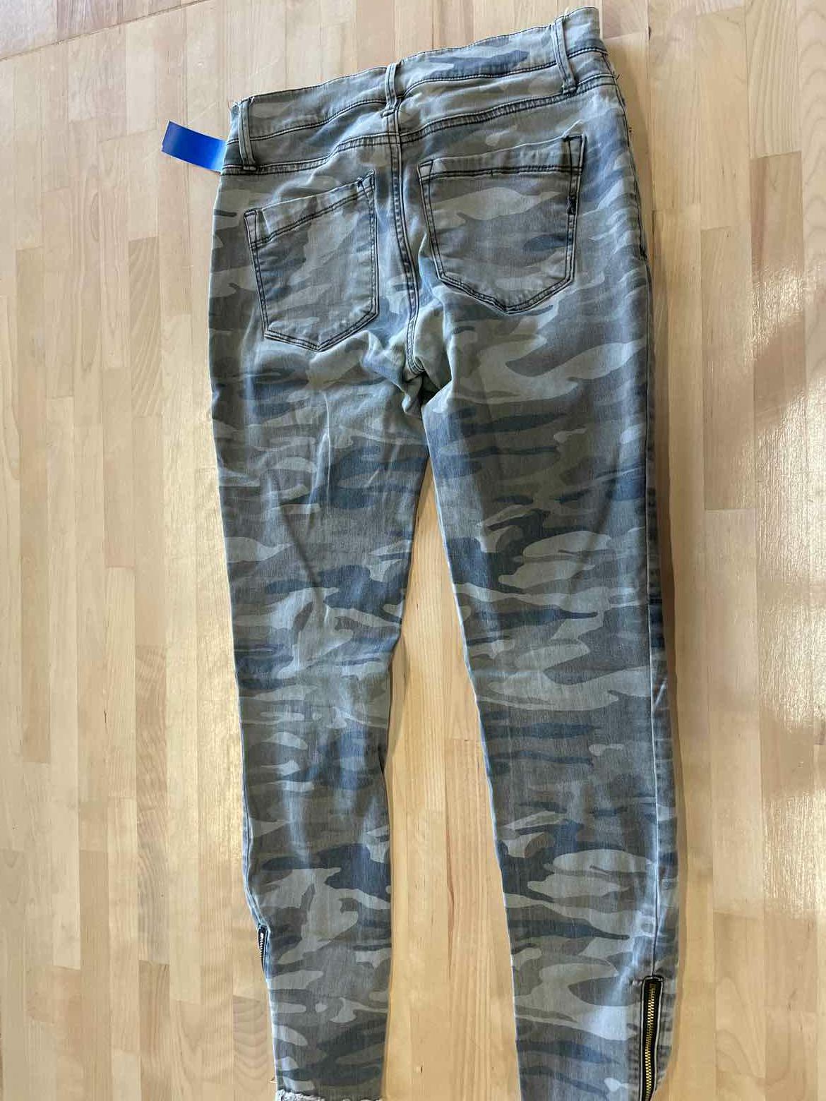 Express Size 4 Camo Preloved Pants
