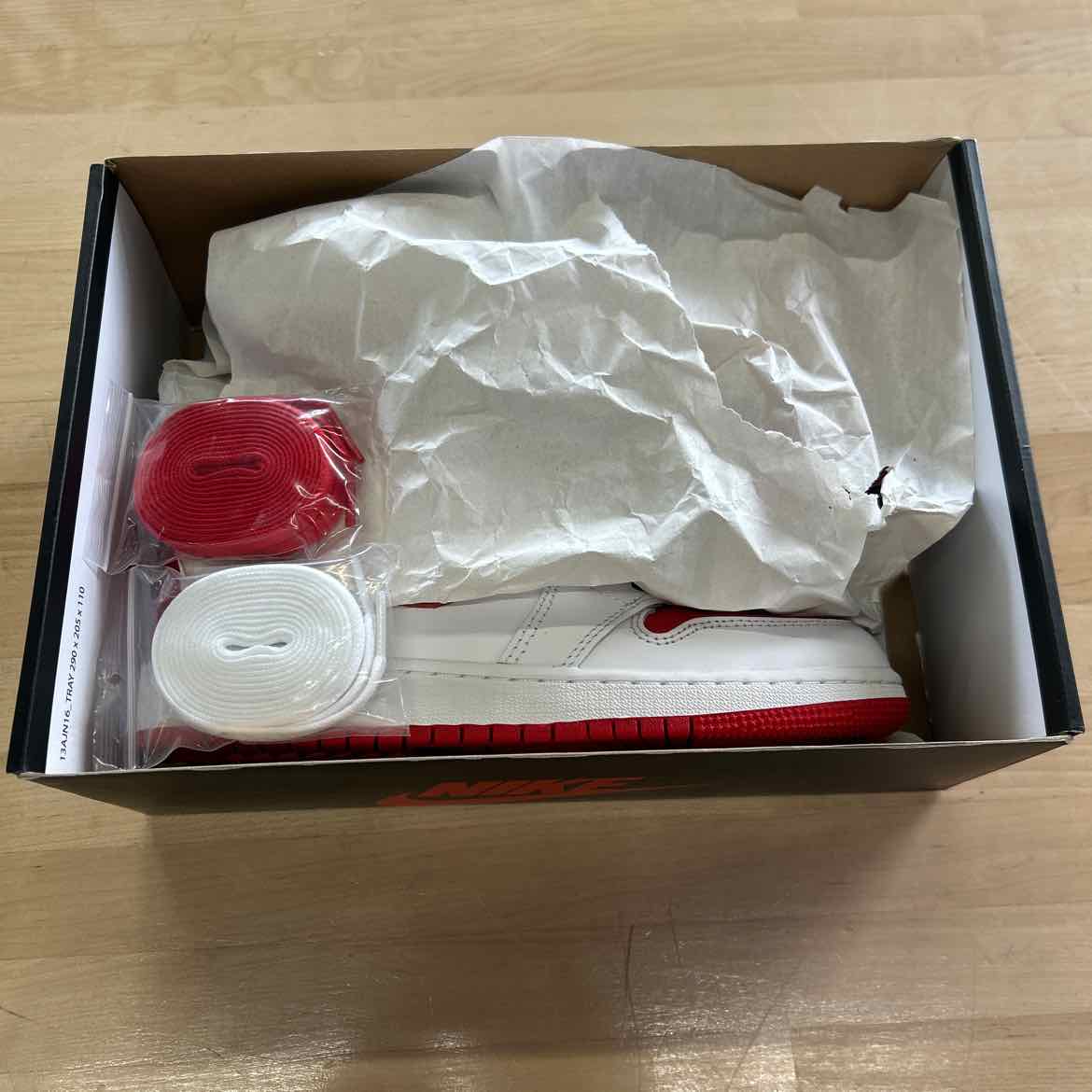 Jordan Size 6 White Red Preloved Sneakers