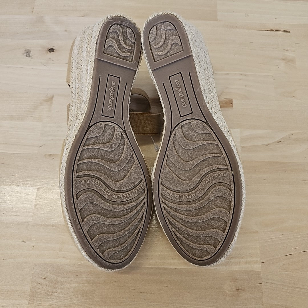 Easy Street Shoe Size 7.5 Tan Heels