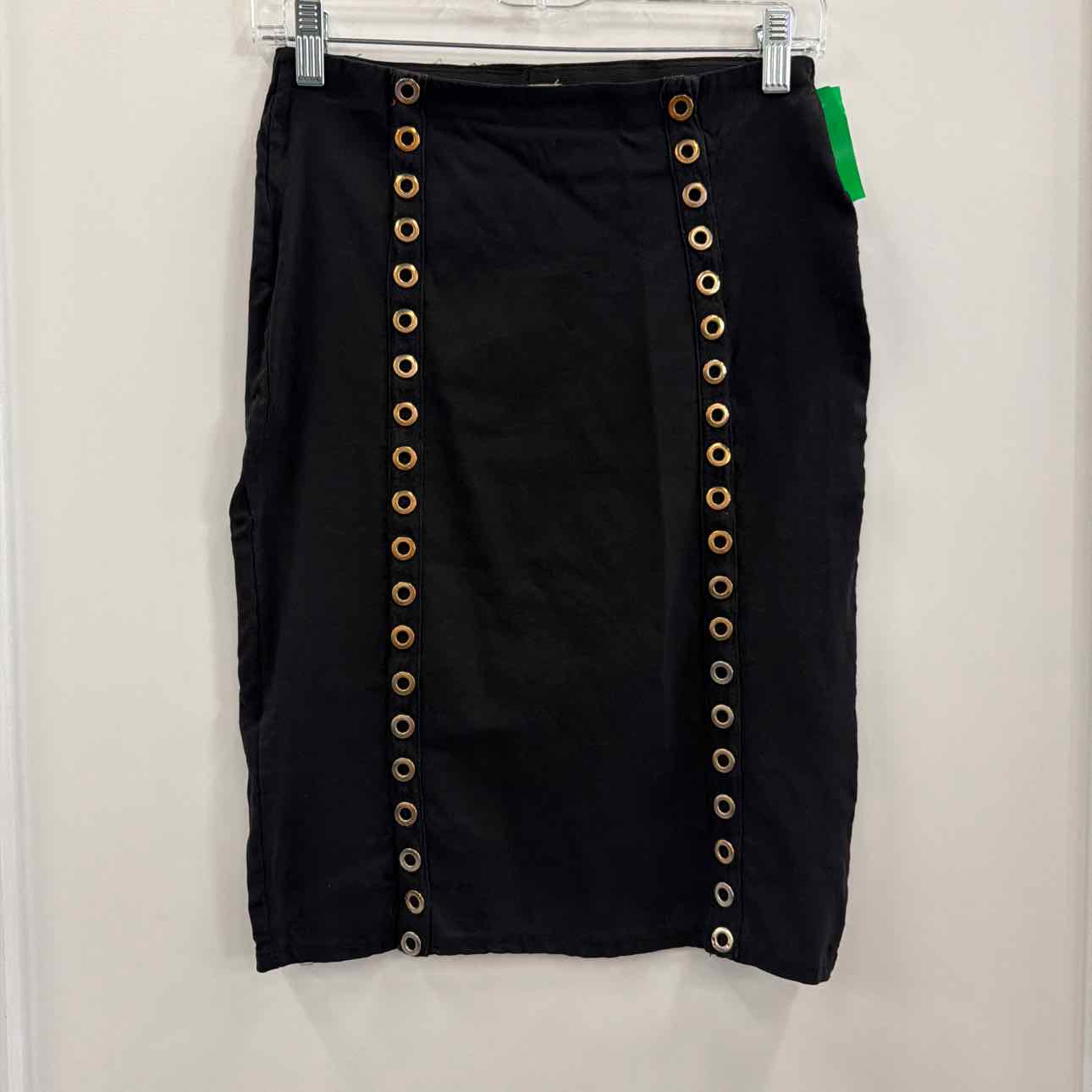 Emi & Joe Size L Black Preloved Skirt