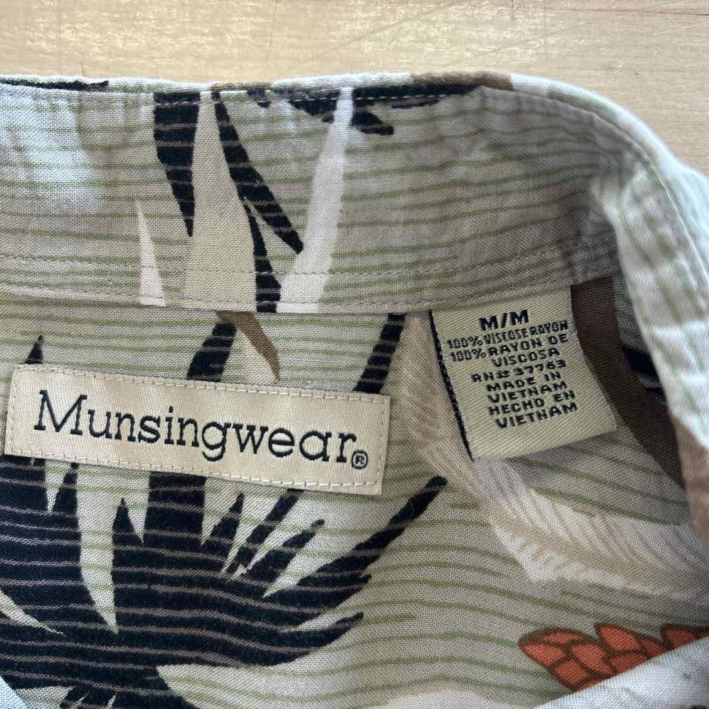 Munsing Size M Green Preloved MENS Button Down Shirt