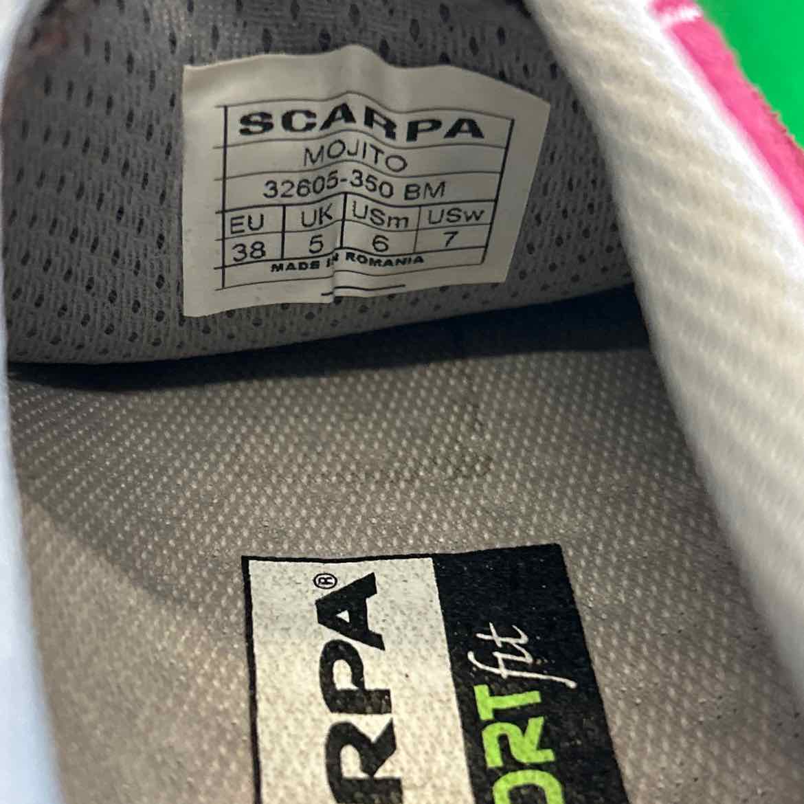 Scarpa Size 7 Pink/Gray Preloved Sneakers