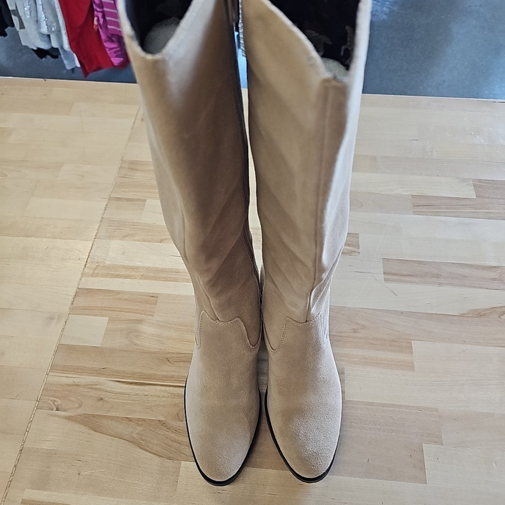 White Mountain Size 6 Tan Boots