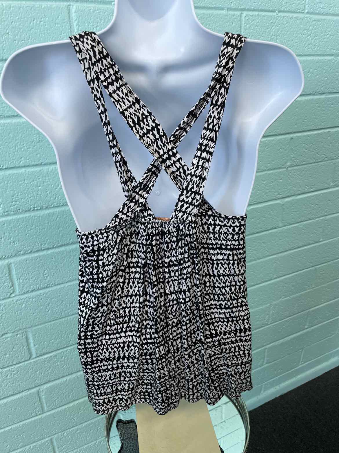 Ella Moss Size S BLACK & WHITE Tank