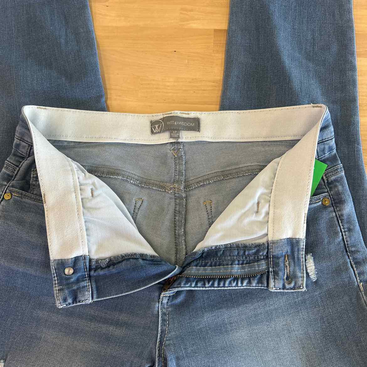 Wit and Wisdom Size 6P Blue Denim Preloved Jeans