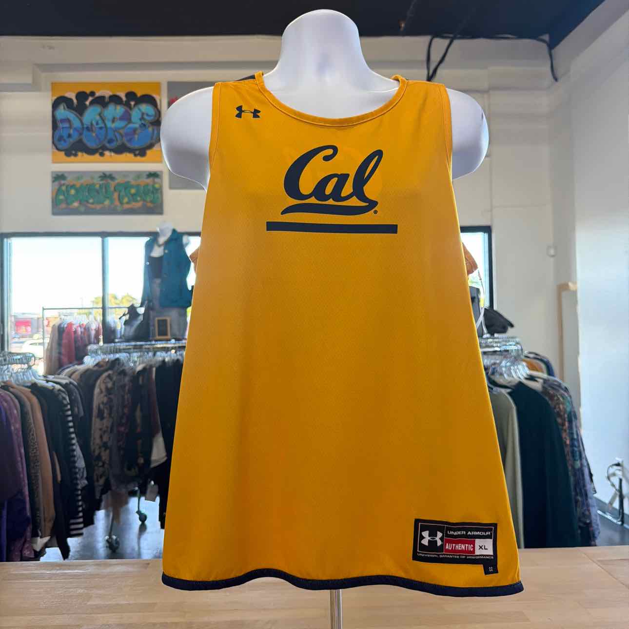 Under Armour Size XL Yellow Jersey
