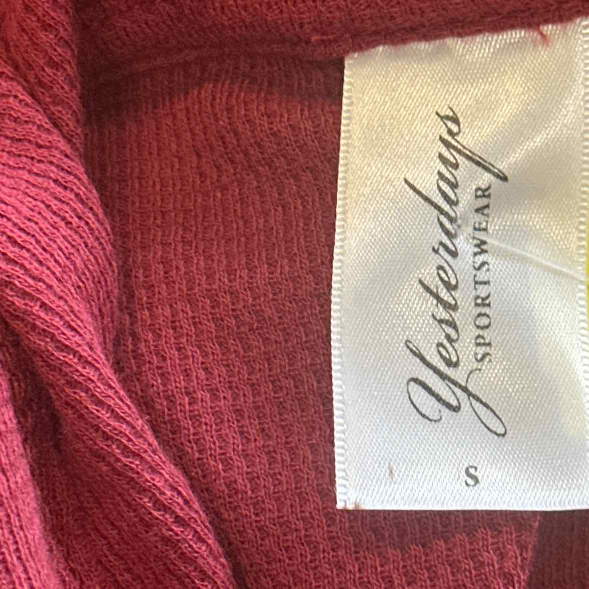 Yesterdays Sportswear Size S Red Long Sleeve