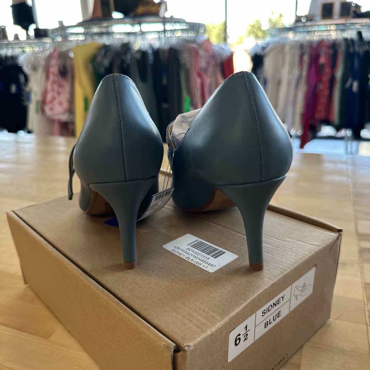 Journee Collection Shoe Size 6.5 Blue Heels