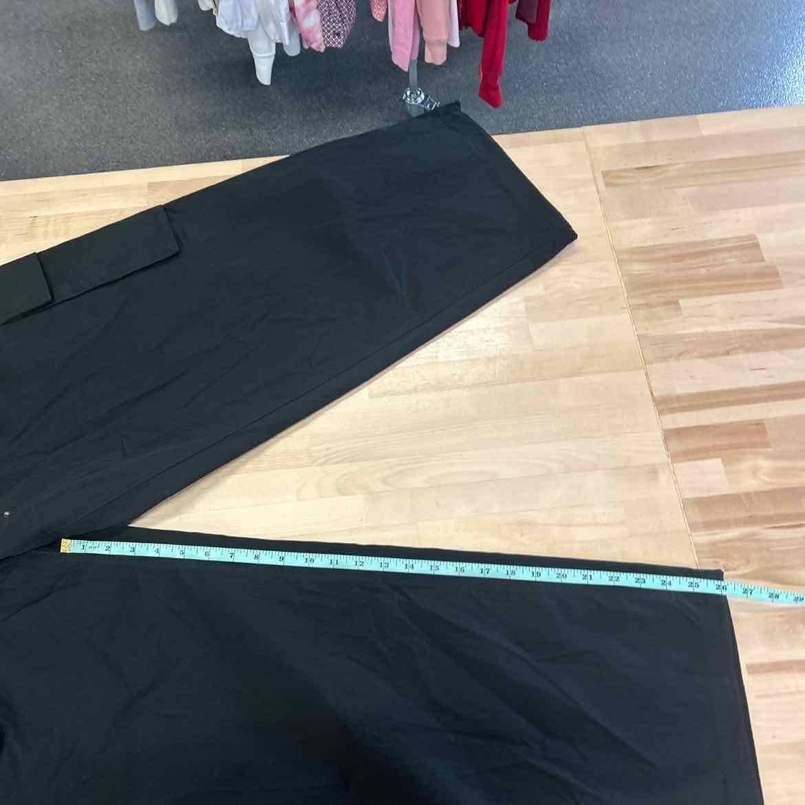 Mode of One Men's Wide-Leg Cargo Pants
