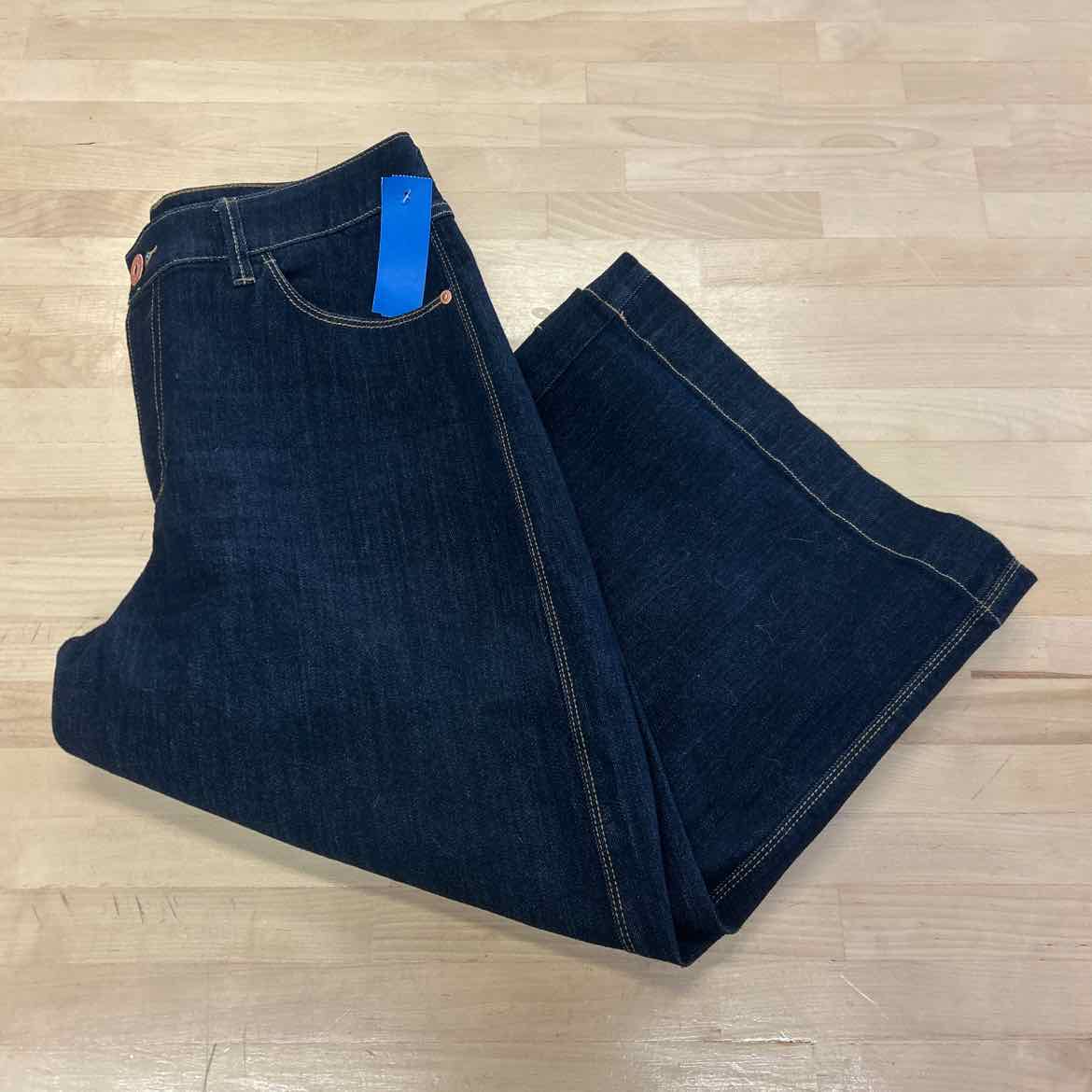 INC Size 6 Blue Denim Preloved Capris