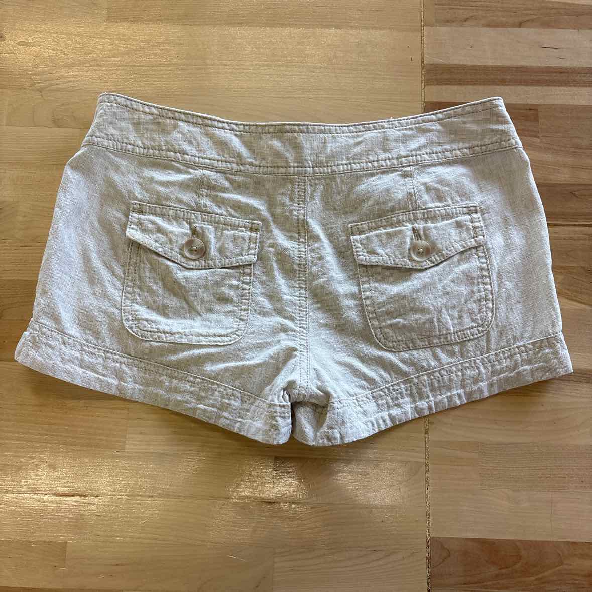 Express Size 6 Beige Shorts