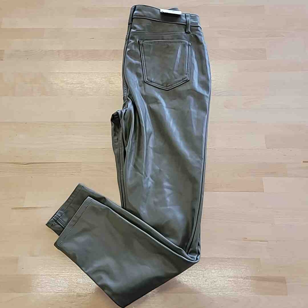 TINSELTOWN Size 7 Green Pants