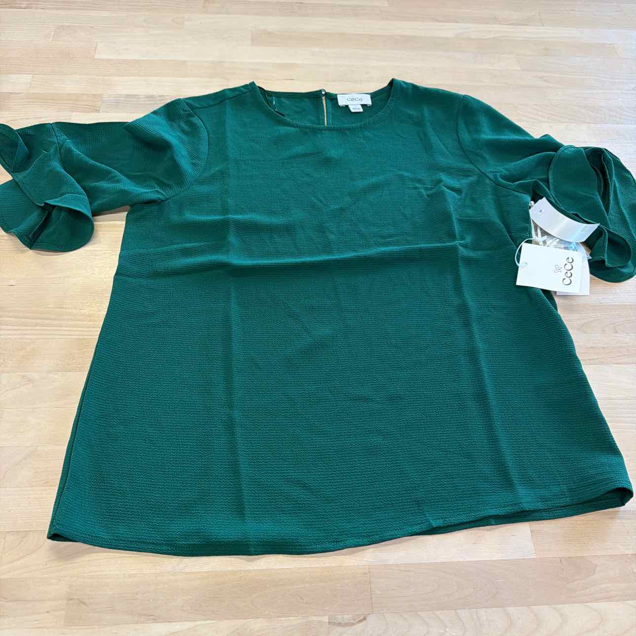 CeCe Women's Crewneck 3/4-Sleeve Ruffled Cuff Blouse