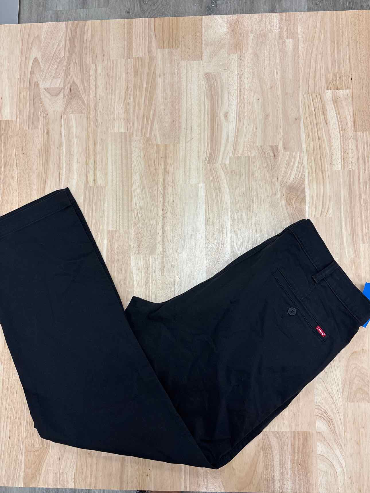 Levi's Size 38x32 Black MENS Pants