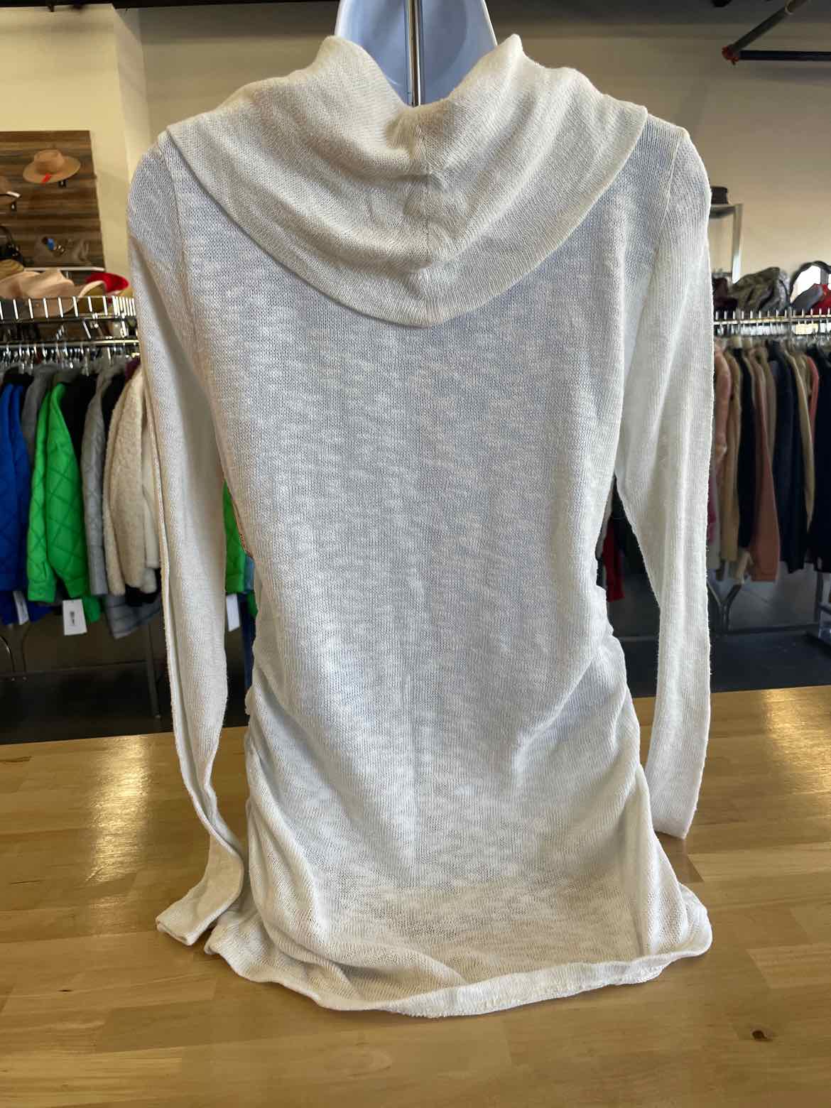 Liz Lange Size M White Long Sleeve