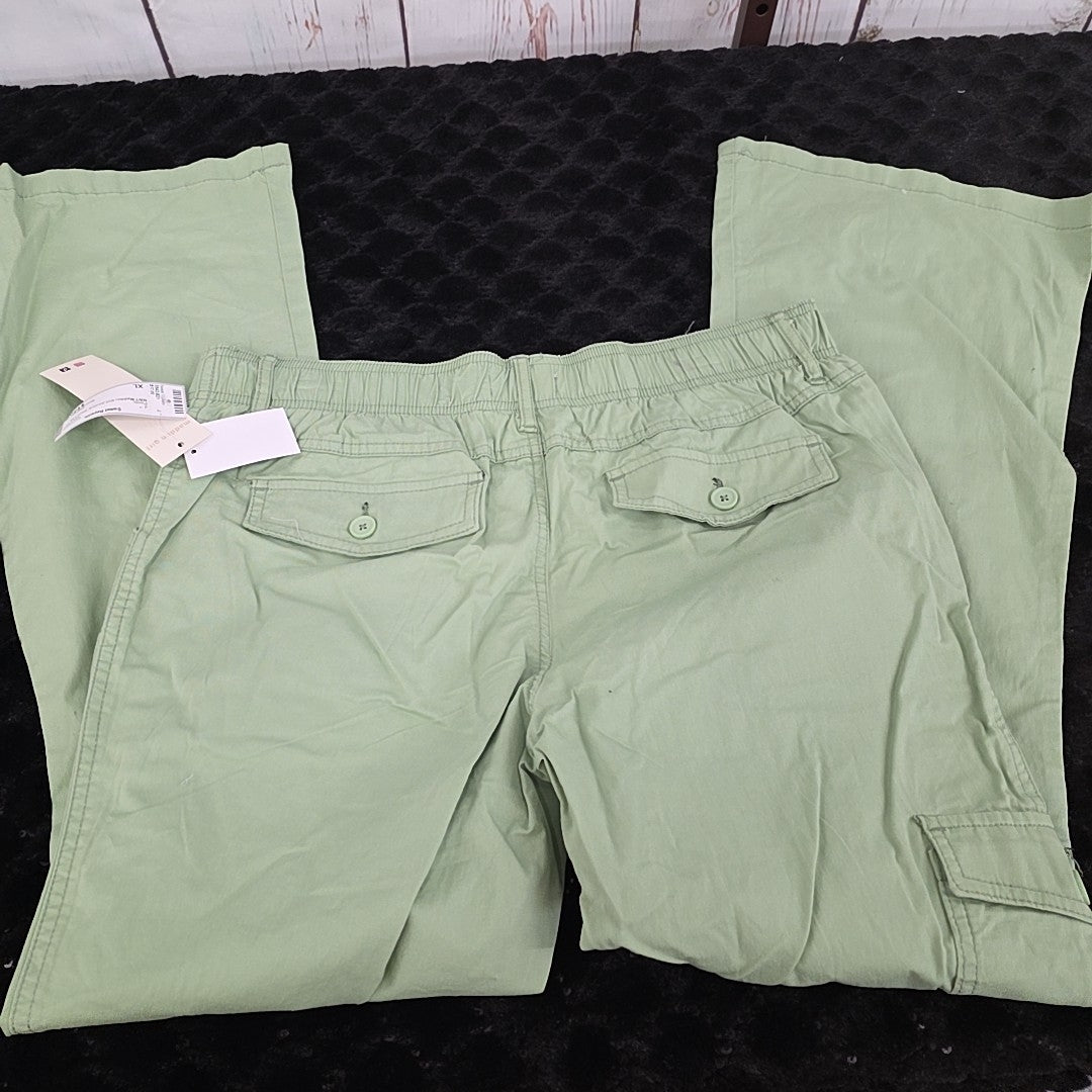 Madden Girl Size XL Green Pants